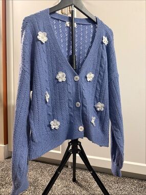 Love Knits NYC Women’s Large Blue Cable Knit Floral Appliqué Cardigan